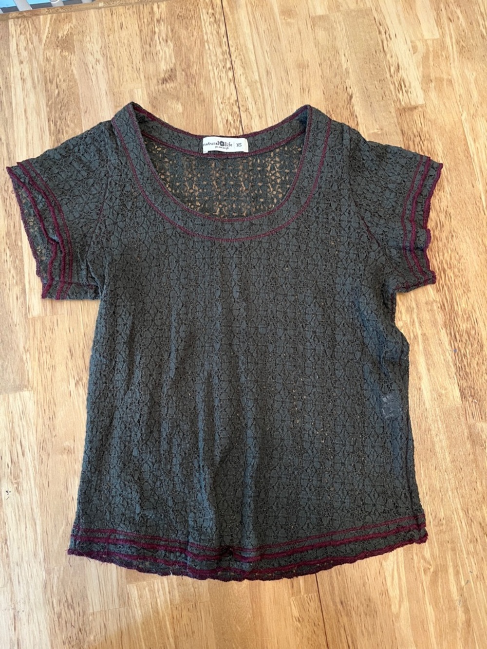 NATURAL LIFE Olive Short Sleeve Lace Tee with Burgundy Trim